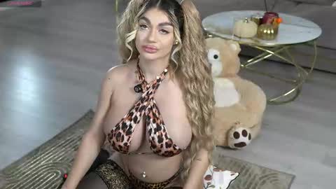 Snapshot of ellyxxxelly chatting on 10-17-25, 12:41 Elly online show from 10-17-25, 12:41