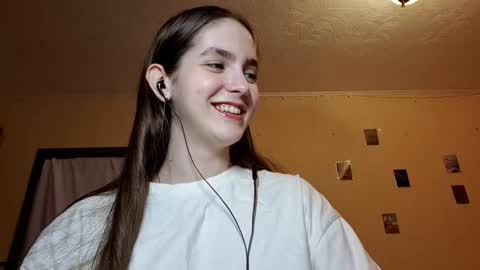 Snapshot of elmeraurora chatting on 02-19-26, 06:31 Kate online show from 02-19-26, 06:31