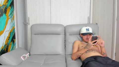 Snapshot of elmessi_ chatting on 11-11-25, 07:03 BLUE-MESSI-ARES online show from 11-11-25, 07:03