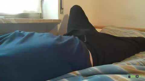 Snapshot of elmoro101 chatting on 10-12-25, 01:43 elmoro101 online show from 10-12-25, 01:43