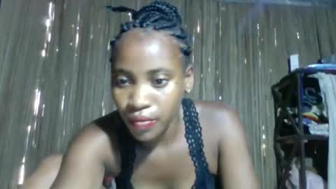 Snapshot of elodie012 chatting on 01-07-26, 07:11 elodie012 online show from 01-07-26, 07:11
