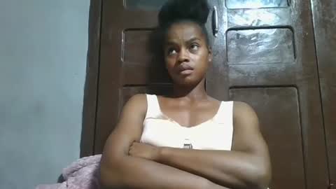Snapshot of elodie228680 chatting on 05-08-26, 07:36 elodie228680 online show from 05-08-26, 07:36