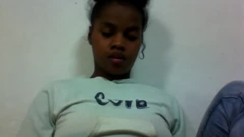 Snapshot of elodie228680 chatting on 06-09-26, 06:08 elodie228680 online show from 06-09-26, 06:08