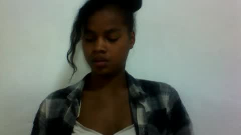 Snapshot of elodie228680 chatting on 06-11-26, 05:05 elodie228680 online show from 06-11-26, 05:05