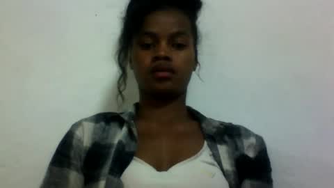 Snapshot of elodie228680 chatting on 06-11-26, 05:11 elodie228680 online show from 06-11-26, 05:11