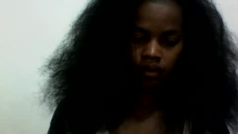 Snapshot of elodie228680 chatting on 06-12-26, 05:17 elodie228680 online show from 06-12-26, 05:17