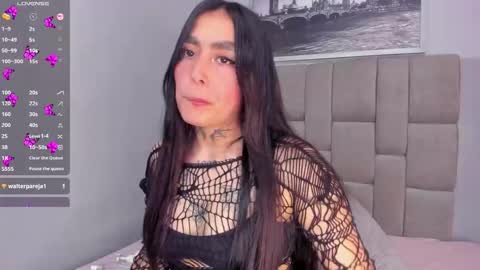 Elodie  online show from 12-19-25, 03:52