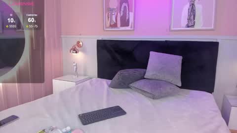 Snapshot of elodie_walker chatting on 05-06-26, 12:10 Elodie online show from 05-06-26, 12:10
