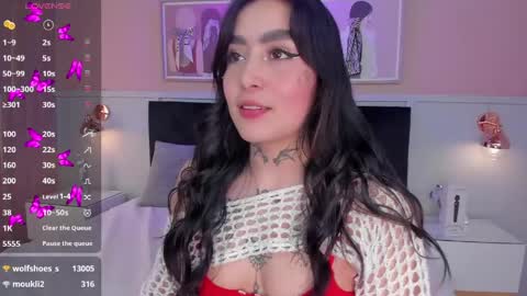 Snapshot of elodie_walker chatting on 05-28-26, 12:24 Elodie online show from 05-28-26, 12:24
