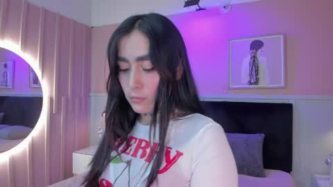 Snapshot of elodie_walker chatting on 06-04-26, 12:11 Elodie online show from 06-04-26, 12:11
