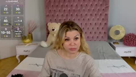 Snapshot of eloise_by chatting on 06-17-26, 07:22 eloise_by online show from 06-17-26, 07:22