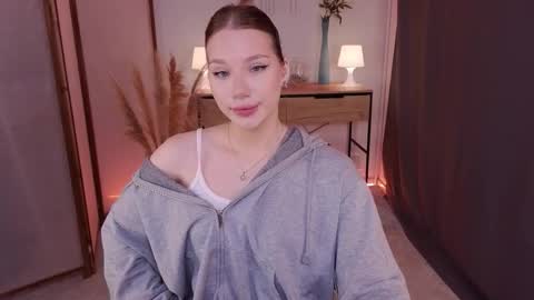 Snapshot of eloise_meyy chatting on 09-19-25, 05:02 ELOISE ALICE online show from 09-19-25, 05:02