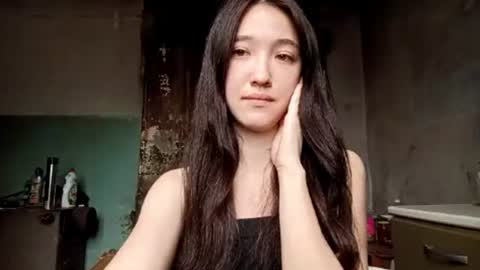 Snapshot of elouisevallian chatting on 06-21-26, 02:14 Elara online show from 06-21-26, 02:14
