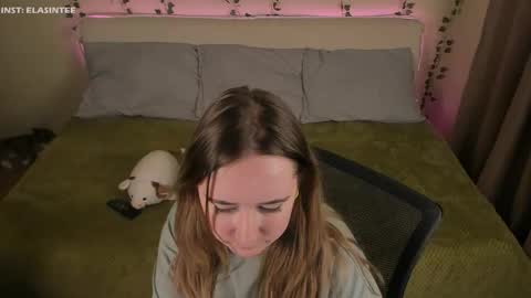 Ela give me a thumbs up if you like it  and this is important for the development of the account online show from 02-24-26, 06:17