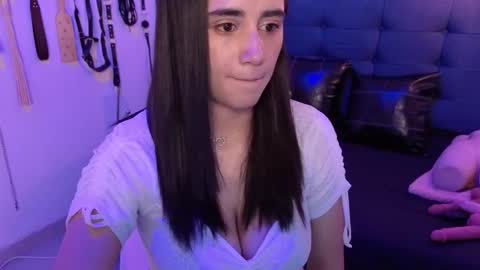 elowen_halley1 online show from 10-05-25, 07:23