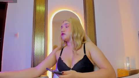 Snapshot of elsa69dreams chatting on 02-16-26, 12:12 Elsa online show from 02-16-26, 12:12