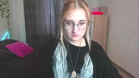 Elsa  online show from 01-13-25, 03:23