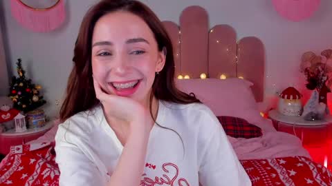 Snapshot of elsa_xo chatting on 12-25-24, 10:59 Michelle online show from 12-25-24, 10:59