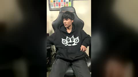 Snapshot of elsanti9q chatting on 02-18-26, 07:04 elsanti9q online show from 02-18-26, 07:04