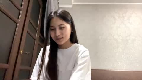 Mia online show from 04-06-26, 06:42