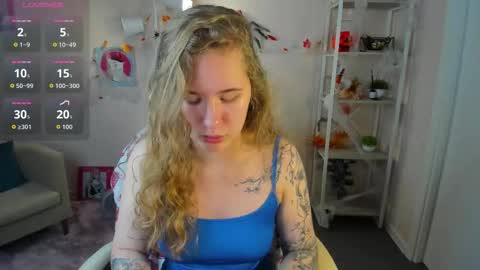 Snapshot of elsie_cutties chatting on 10-25-25, 10:48 Elsie online show from 10-25-25, 10:48