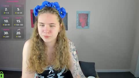 Snapshot of elsie_cutties chatting on 10-27-25, 12:58 Elsie online show from 10-27-25, 12:58