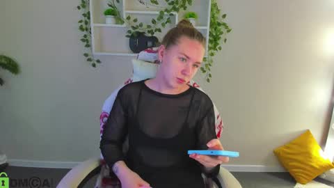 Snapshot of elsie_cutties chatting on 11-07-25, 12:43 Elsie online show from 11-07-25, 12:43