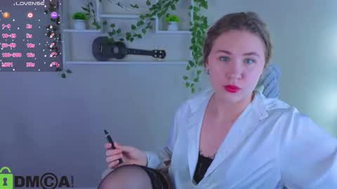 Snapshot of elsie_cutties chatting on 11-11-25, 01:27 Elsie online show from 11-11-25, 01:27