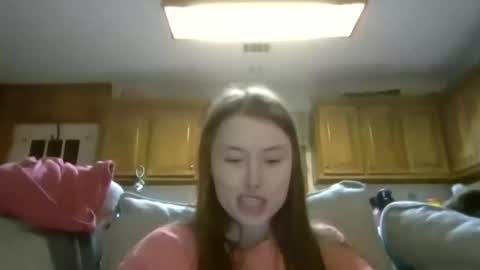 Elsie Rain online show from 12-19-25, 04:41