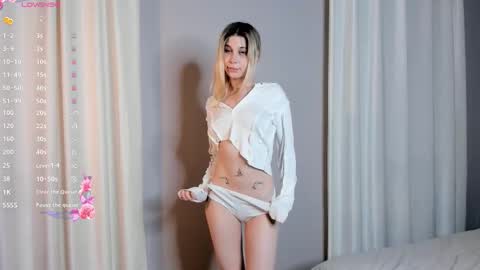 Snapshot of elswythbareford chatting on 10-15-25, 04:51 Elizabeth online show from 10-15-25, 04:51
