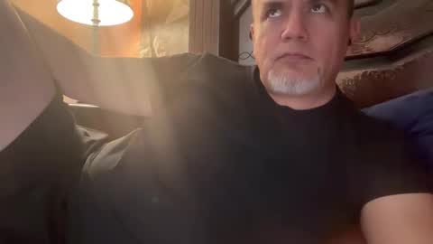 Snapshot of elvecinoequipadon chatting on 05-18-26, 12:40 Petrhus Rockpic online show from 05-18-26, 12:40