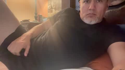 Snapshot of elvecinoequipadon chatting on 05-18-26, 02:45 Petrhus Rockpic online show from 05-18-26, 02:45