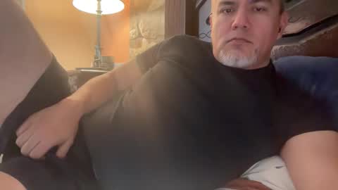 Snapshot of elvecinoequipadon chatting on 05-20-26, 03:29 Petrhus Rockpic online show from 05-20-26, 03:29