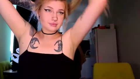 Snapshot of elvenmilk chatting on 07-20-26, 07:44 Ciri online show from 07-20-26, 07:44
