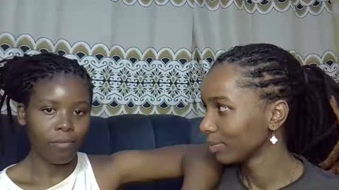 Snapshot of elvier_pretty chatting on 10-19-25, 09:26 flo online show from 10-19-25, 09:26
