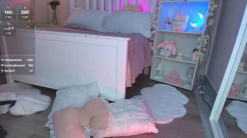 Snapshot of ely_cherry18 chatting on 06-08-26, 01:28 Ely online show from 06-08-26, 01:28