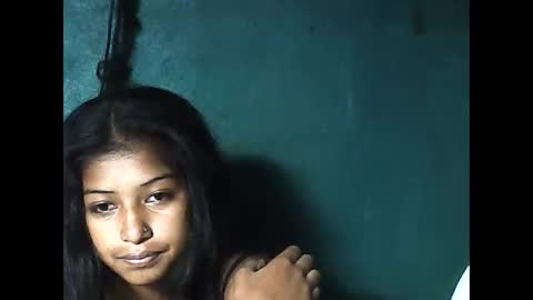Snapshot of elynah195043 chatting on 05-19-26, 04:46 elynah195043 online show from 05-19-26, 04:46