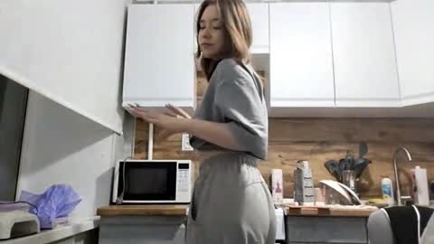 Luna online show from 10-20-25, 05:13