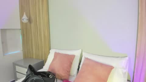 Snapshot of elysian20_ chatting on 06-11-26, 12:14 E L Y online show from 06-11-26, 12:14
