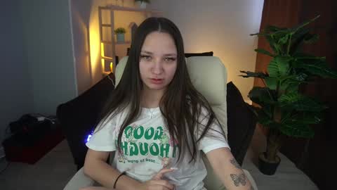 Snapshot of elyslunar_ chatting on 12-12-24, 10:13 Call me Elis online show from 12-12-24, 10:13