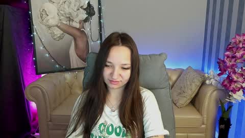 Snapshot of elyslunar_ chatting on 12-13-24, 06:21 Call me Elis online show from 12-13-24, 06:21