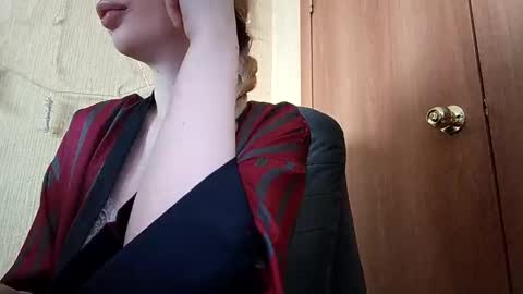 Snapshot of elza_com chatting on 12-08-24, 05:39 Elza Kom online show from 12-08-24, 05:39