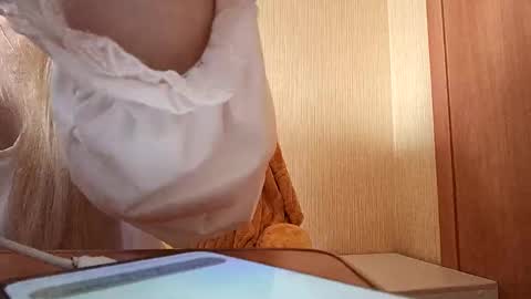 Snapshot of elza_com chatting on 09-12-25, 03:39 Elza Kom online show from 09-12-25, 03:39