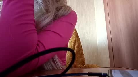 Snapshot of elza_com chatting on 09-19-25, 03:41 Elza Kom online show from 09-19-25, 03:41