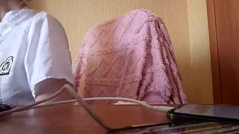 Snapshot of elza_com chatting on 10-02-25, 03:24 Elza Kom online show from 10-02-25, 03:24