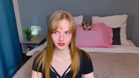 Snapshot of elza_hofffman chatting on 04-19-26, 05:56 Chloyka online show from 04-19-26, 05:56