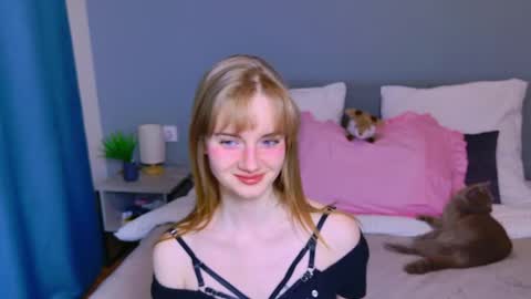 Snapshot of elza_hofffman chatting on 04-19-26, 06:10 Chloyka online show from 04-19-26, 06:10