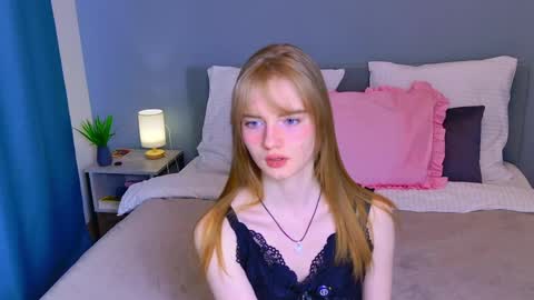 Snapshot of elza_hofffman chatting on 04-22-26, 04:41 Chloyka online show from 04-22-26, 04:41