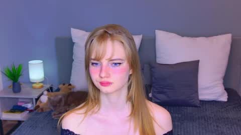 Snapshot of elza_hofffman chatting on 04-23-26, 06:43 Chloyka online show from 04-23-26, 06:43