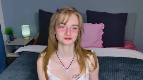 Snapshot of elza_hofffman chatting on 04-30-26, 04:24 Chloyka online show from 04-30-26, 04:24